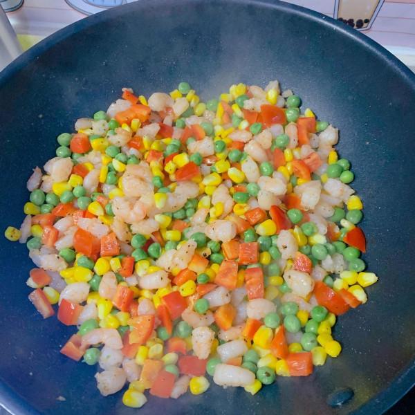 雜蔬炒蝦仁：蝦肉嫩滑，蔬菜可口，家常快手減肥餐