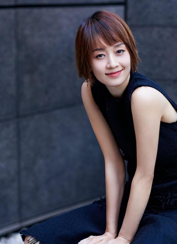 馬伊琍都市感秋日寫真曝光 精緻短髮幹練減齡手臂線條優越 馬伊琍都市感秋日寫真曝光 精緻短髮幹練減齡手臂線條優越