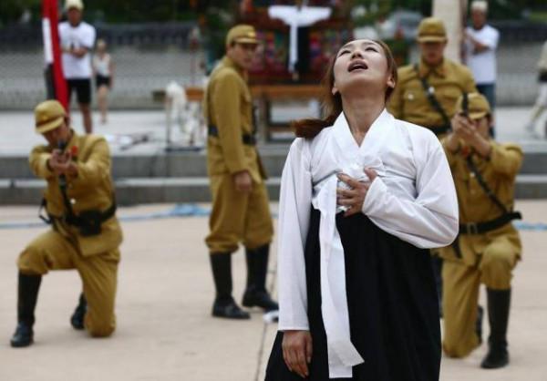 他是母親被日軍抓走所生，一生無人肯嫁給他，恨母親70年終和解