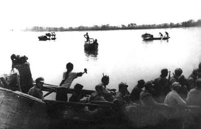 毛主席打了個極秘密的電報給劉鄧，稱陝北甚為困難，劉鄧隨即領會