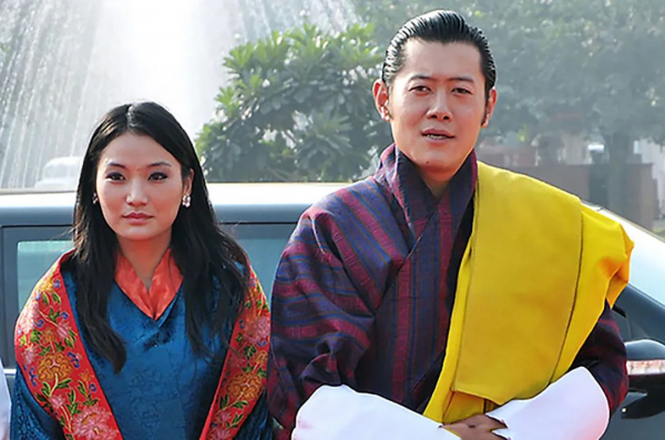 泰國第一夫人：搶了王后和布麗吉特風頭，給佩瑪行屈膝禮贏在氣質