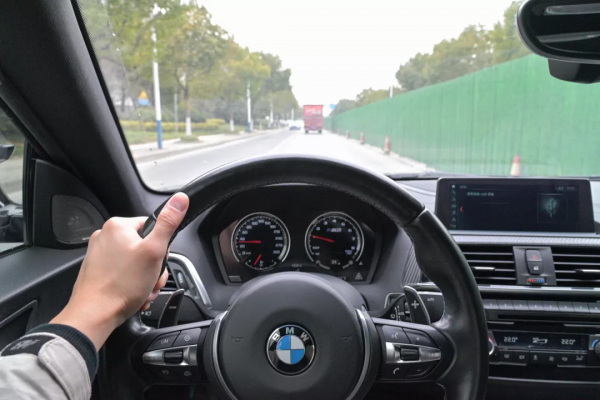 純正寶馬駕控,短小車身,前置後驅,4.2秒破百——二手 寶馬M2 純正寶馬駕控,短小車身,前置後驅,4.2秒破百——二手 寶馬M2