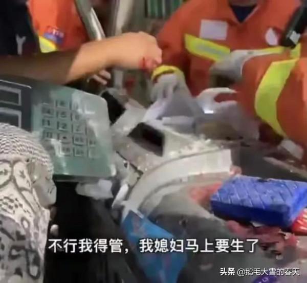 中年男人：一天打兩份工，妻兒每天花天酒地