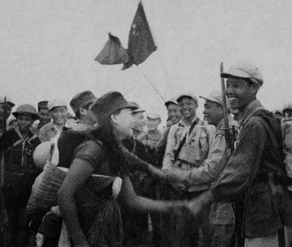 1950年，東北戰士李吉恩誤殺船工，公審判槍決，死者父母痛哭求情