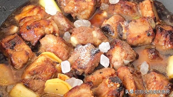 做排骨，切記不要焯水跟油炸了，教你一個做法，軟爛脫骨，超下飯