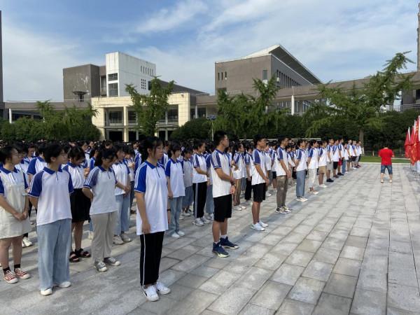 家有高三孩子，父母要過關鍵一關，別讓親子關係成為路人甚至敵人