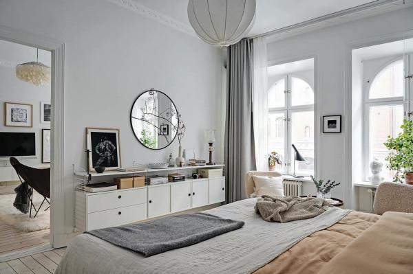 以白色為主題的北歐風小戶型公寓,非常素淨,置頂酒櫃和收納櫃 以白色為主題的北歐風小戶型公寓,非常素淨,置頂酒櫃和收納櫃