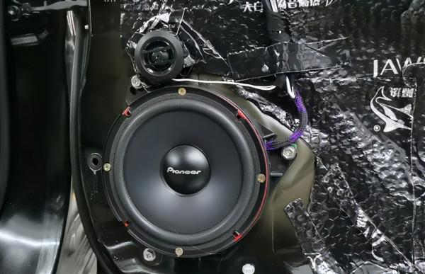 豐田漢蘭達音響改裝摩雷柯蕾602兩分頻,聲音勁道有力 豐田漢蘭達音響改裝摩雷柯蕾602兩分頻,聲音勁道有力