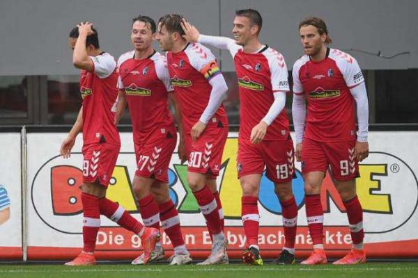 他因喝水丟球被人群嘲，28歲時，他入選德甲最佳陣容併成荷蘭國腳