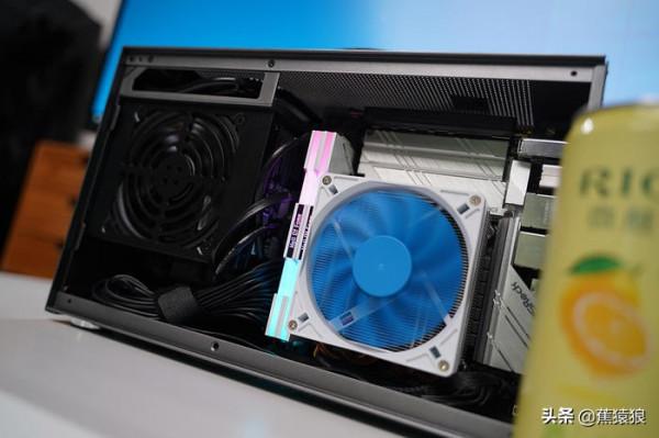 7&period;5L 小體積行動式，超頻三 蜂鳥 i100CG PRO ITX 機箱裝機分享