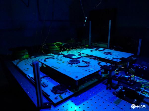 英國創業公司研發世界最小量子計算機,只有一個伺服器機櫃大 英國創業公司研發世界最小量子計算機,只有一個伺服器機櫃大