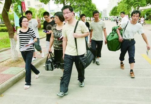 教育界首富李永新：借母親3萬創業，送回900億，還給北大捐10億