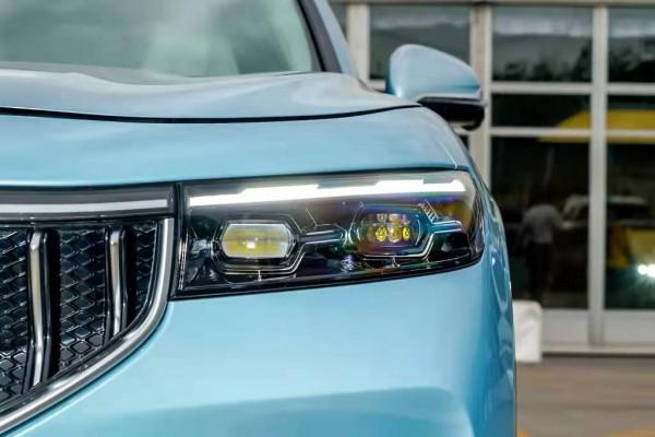 嵐圖FREE:5門5座SUV,空間討喜,續航里程475km,配自動大燈 嵐圖FREE:5門5座SUV,空間討喜,續航里程475km,配自動大燈