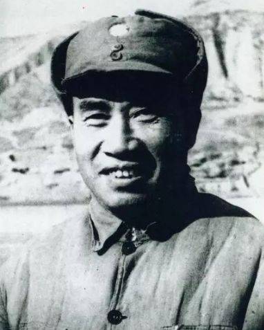 攻打贛州慘敗，彭德懷自責，周恩來說：已派項英去東華山請老毛了