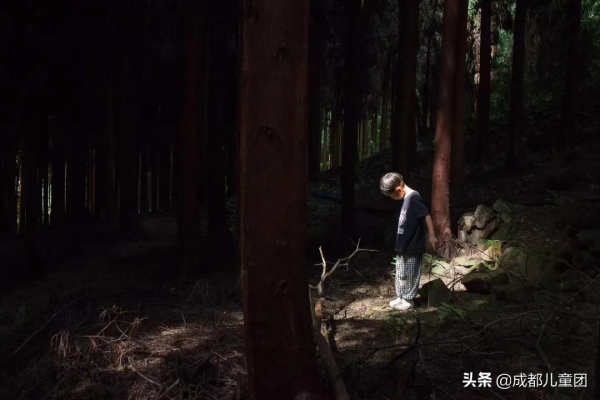 為孩子構建另一種審美可能性，她帶著娃去山裡“走野路”