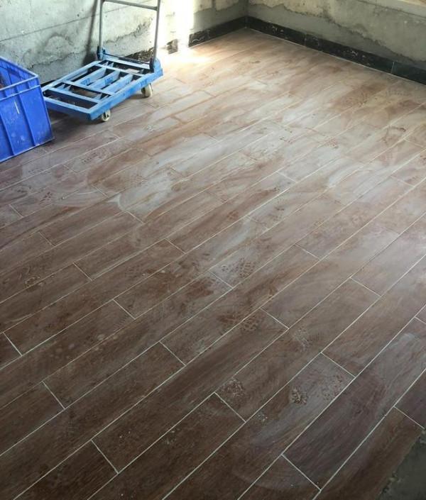 為什麼一提到木紋磚,設計師一臉嫌棄,而鋪貼過的人卻一片叫好 為什麼一提到木紋磚,設計師一臉嫌棄,而鋪貼過的人卻一片叫好