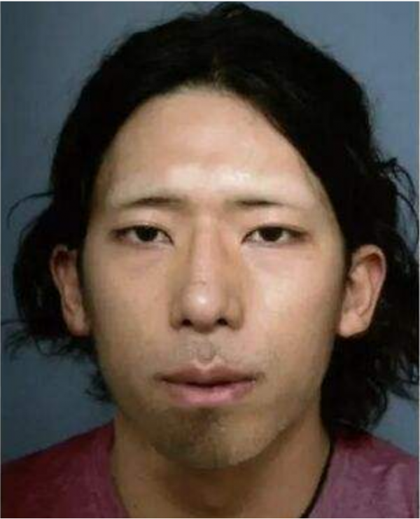 日本小夥殺人後邊逃亡邊整容，2年後落網，因太帥被無數少女追捧