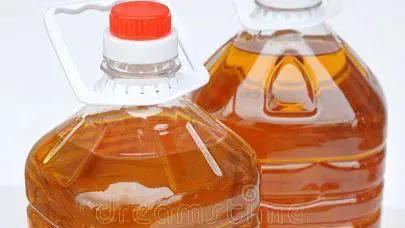 躲在車站哭泣的老人…… 躲在車站哭泣的老人……