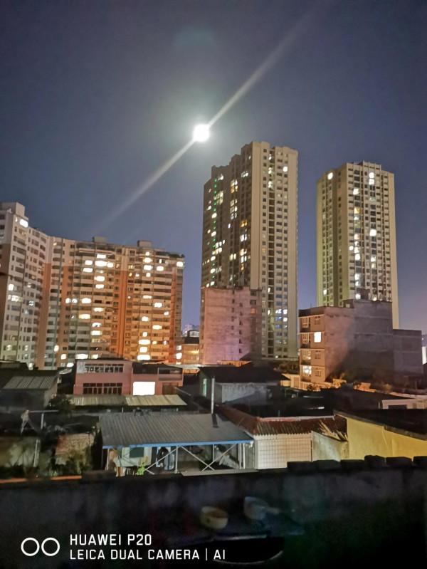 每逢佳節倍思親。不才草成“西江月”二首，恭祝各位詩友中秋快樂