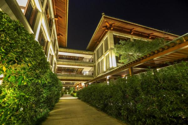 廣東旅行,發現一座“禪修酒店”,造型像古代宮殿,建築大有來頭 廣東旅行,發現一座“禪修酒店”,造型像古代宮殿,建築大有來頭