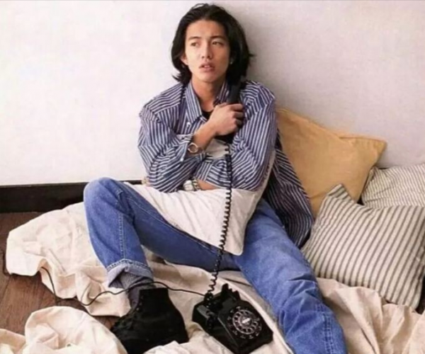 26年前沒得到王菲，26年後又去撩她女兒，他是誰呢？