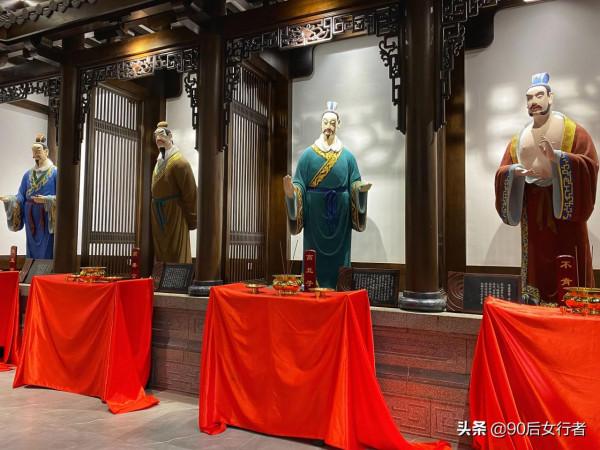 蜀中僅次於青城、峨眉的仙山，曾封山改造多年，重歸後遭遊客吐槽