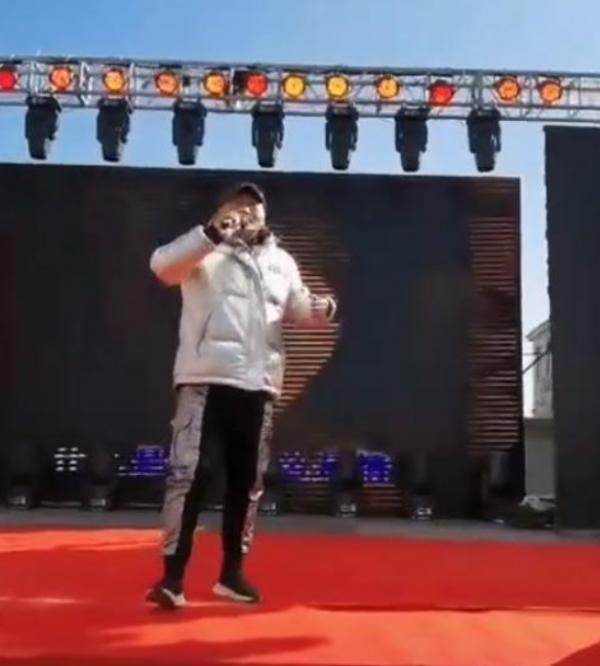 謝東：被傳是侯寶林私生子，王朔豪賭100萬，喊話侯耀華驗其真身