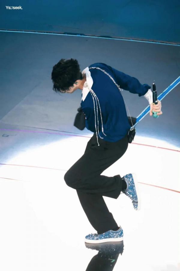 王一博《無感》現場版高畫質桌布