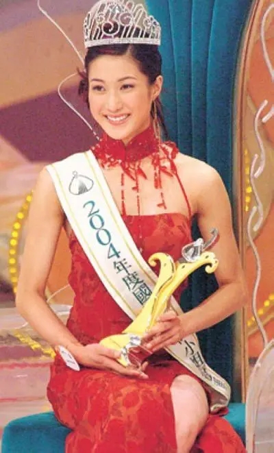 好彩妹鍾嘉欣：TVB霸屏女王，與林峰相戀無果，卻4天拿下富豪老公