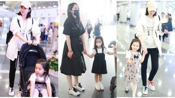 董璇女兒和外婆現身機場，小酒窩開心蹦躂超活潑，外婆時髦氣質佳
