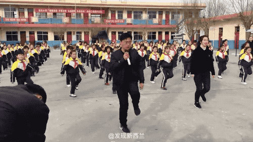 “白髮校長”火了:孩子想要成人成才,除了成績,還要有這些能力 “白髮校長”火了:孩子想要成人成才,除了成績,還要有這些能力