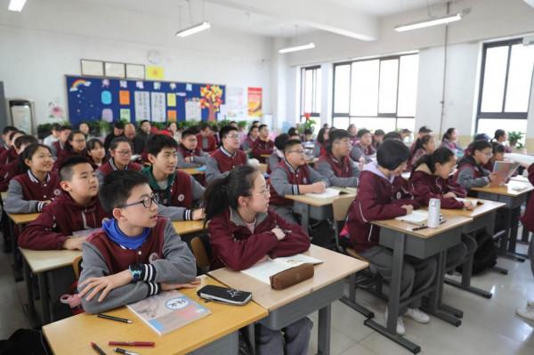 雙減之後,連學校也開始“鑽空子”,8點上課難道是“形同虛設” 雙減之後,連學校也開始“鑽空子”,8點上課難道是“形同虛設”