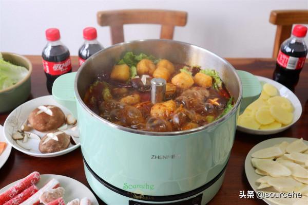 中秋家宴在家吃麻辣火鍋，方便快捷，豐富的食材，實惠又美味