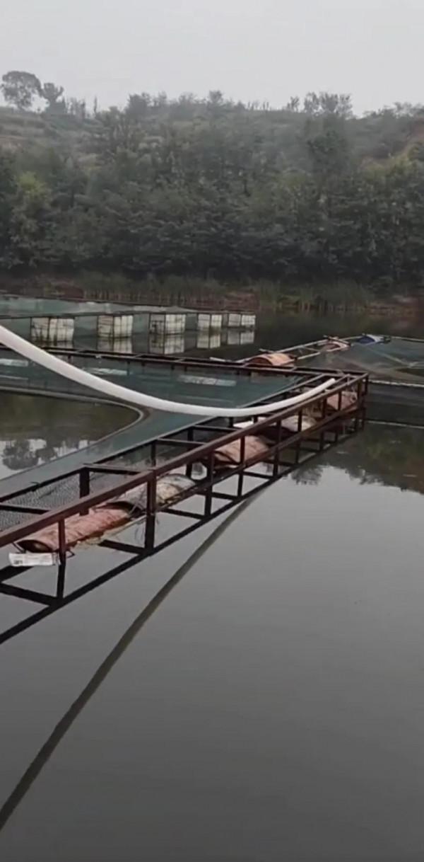 忙裡偷閒,筏釣網箱 忙裡偷閒,筏釣網箱