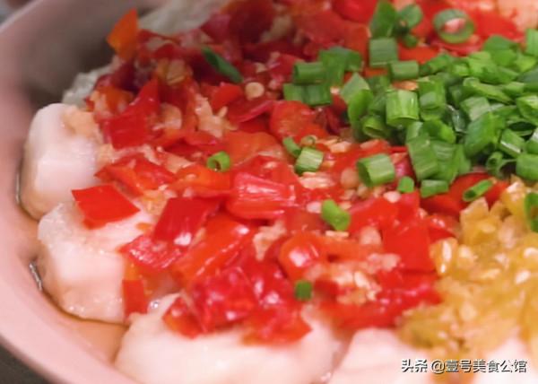 簡單好吃的清蒸剁椒魚片，鮮辣爽口，肉嫩味美，吃了一次還想吃