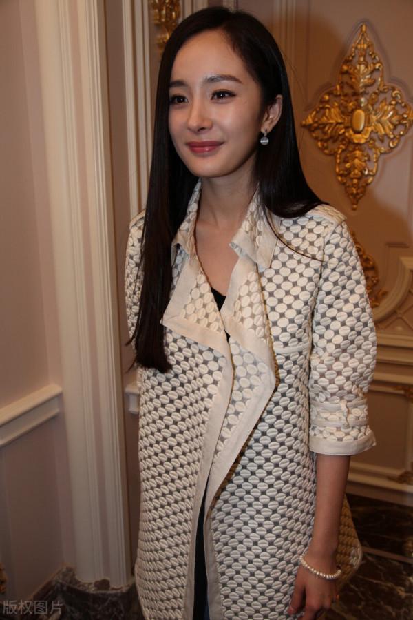 楊冪2013年至今變化真的很大，越來越年輕了