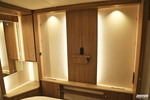 車長超7.8米，自重1噸多！英國COACHMAN拖掛房車