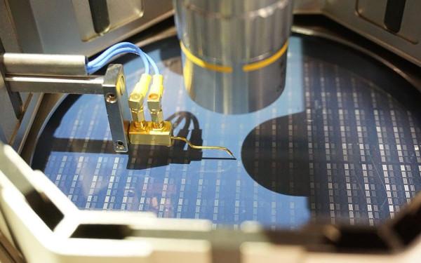 以前被別人卡脖子，現在我們卡別人脖子？中國上調電池原材料價格