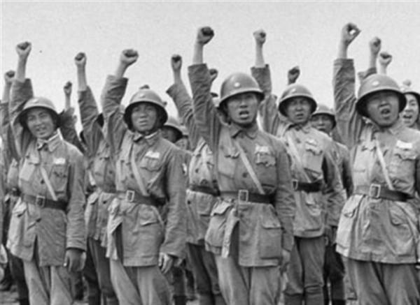 1979年一老人找到蘭州軍區,上將肖華激動地抱住他:你怎麼才來啊 1979年一老人找到蘭州軍區,上將肖華激動地抱住他:你怎麼才來啊