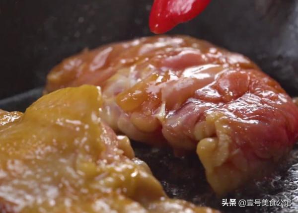 簡單好吃的蒜香滑蛋雞塊，鮮香微辣，嫩滑爽口，家人都愛吃