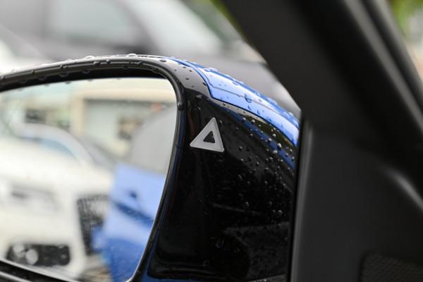 選裝不夠還加裝?這是臺觸及天花板的寶馬330Li 選裝不夠還加裝?這是臺觸及天花板的寶馬330Li