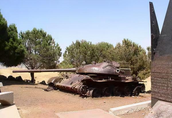 無法想象:250輛坦克栽在同一條壕溝裡 無法想象:250輛坦克栽在同一條壕溝裡