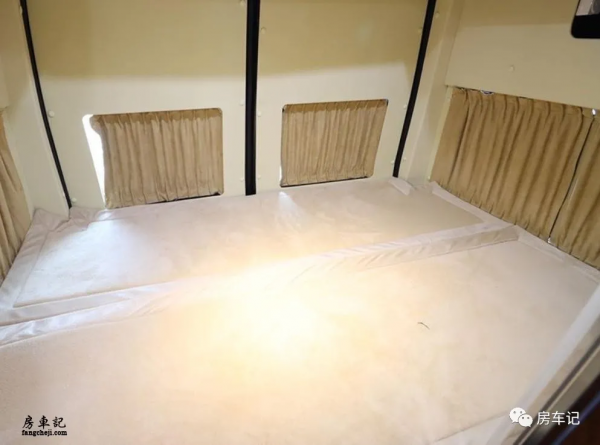 木紋和真皮的美妙體驗!專利設計加持!途酷酷旅行版房車 木紋和真皮的美妙體驗!專利設計加持!途酷酷旅行版房車