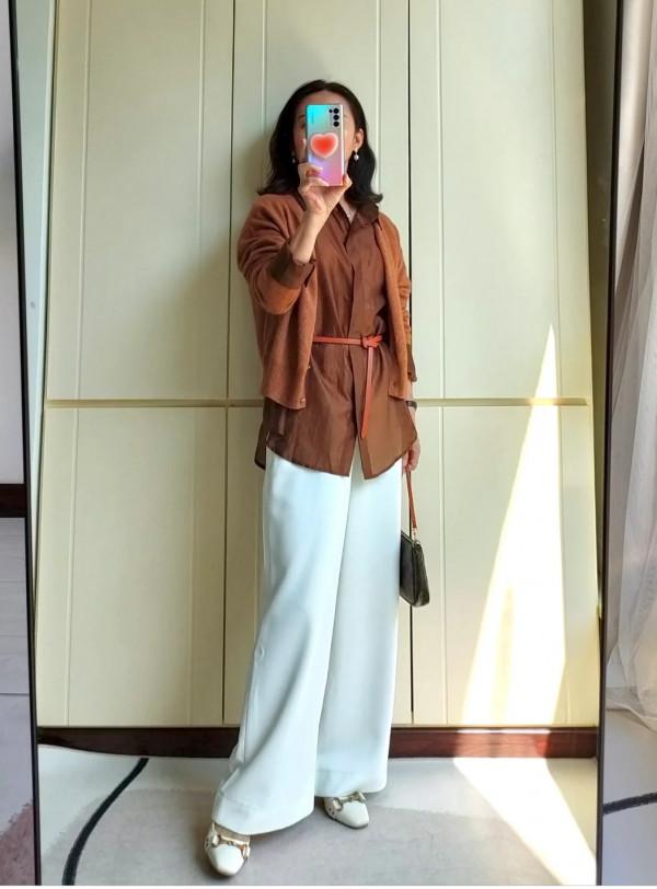 這位50歲的媽媽也太會穿了,一件衣服多種搭配,這3種穿法好驚豔 這位50歲的媽媽也太會穿了,一件衣服多種搭配,這3種穿法好驚豔