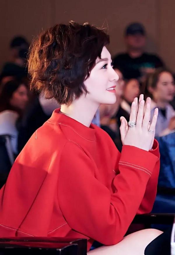 白的發光發亮的李大冉，全網你最白，哪都白