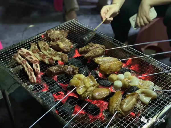 「我們的節日」燒烤、瀨粉……恩平人的“中秋味道”