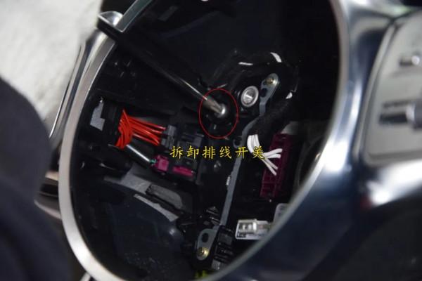 給賓士A45裝倆蛋蛋？真效能（學名：OLED操控單元液晶控制旋鈕）