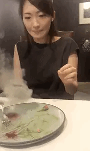 這張老照片只認得出成龍和賈玲，其他兩個是誰？