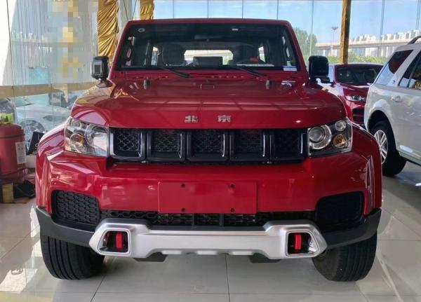 北京BJ40公務版實拍，配置精簡，鋼輪轂+收音機，2.0T+四驅動力