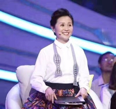 “非誠勿擾”黃菡：倒追嫁同學，恩愛30年無緋聞，女兒比她還漂亮